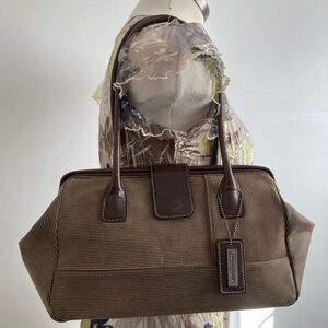 Bueno Brown Shoulder Bag, pops open, fully lined.